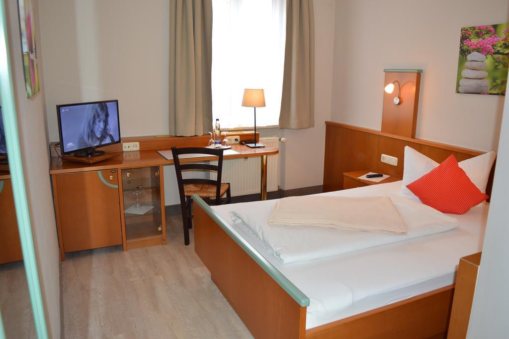 Boardinghouse Pfarrkirchen Hotel Buitenkant foto