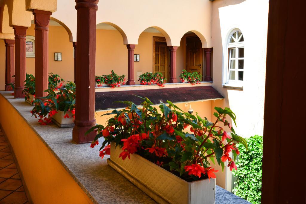 Boardinghouse Pfarrkirchen Hotel Buitenkant foto