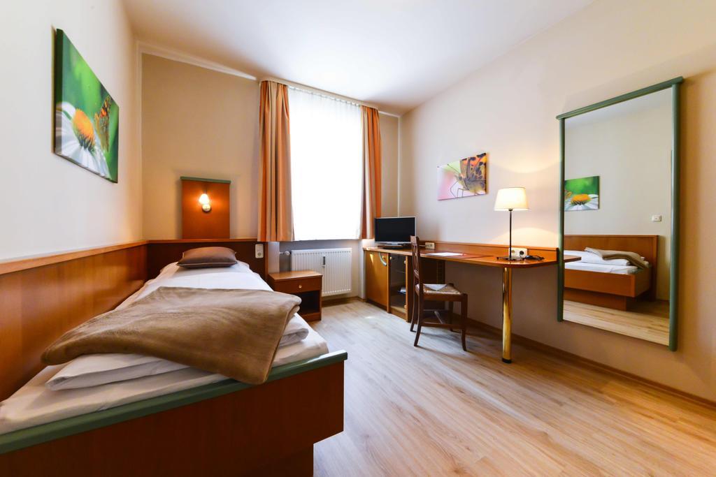 Boardinghouse Pfarrkirchen Hotel Kamer foto