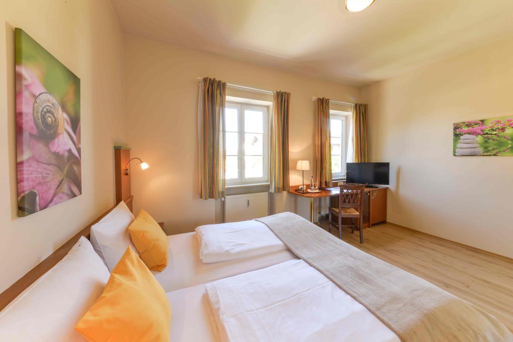 Boardinghouse Pfarrkirchen Hotel Kamer foto