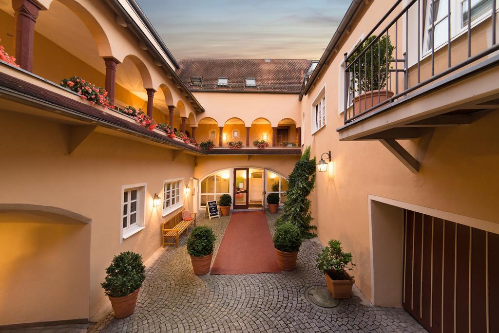 Boardinghouse Pfarrkirchen Hotel Buitenkant foto