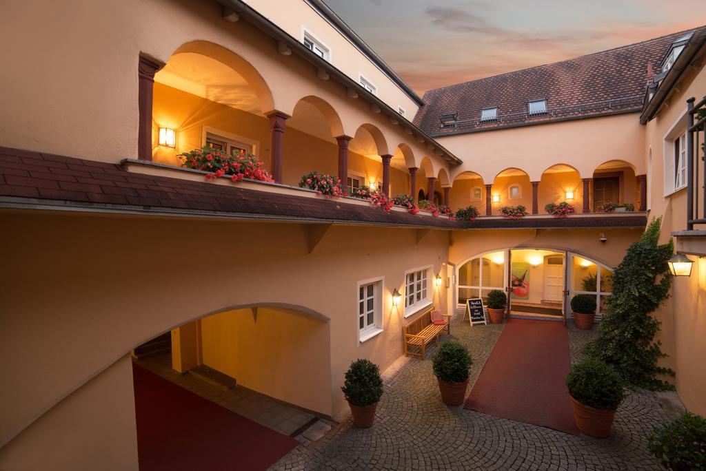 Boardinghouse Pfarrkirchen Hotel Buitenkant foto