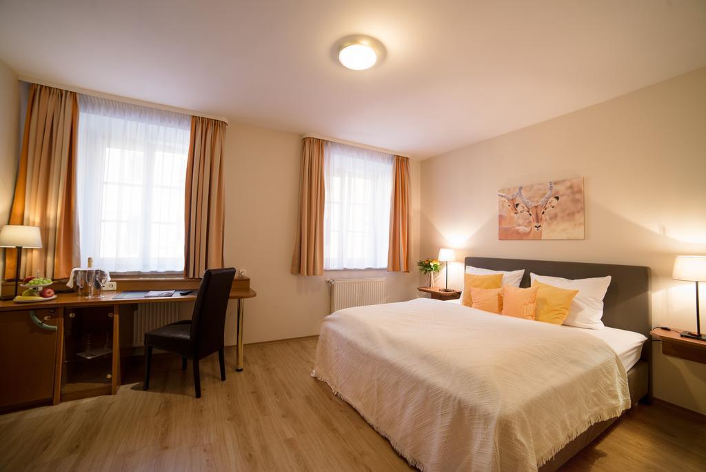 Boardinghouse Pfarrkirchen Hotel Buitenkant foto